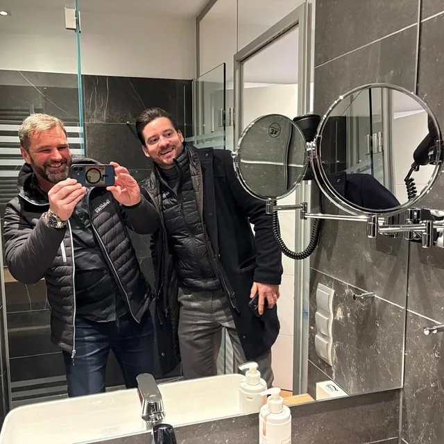 Galerie mit Fotos von Bad aus verschiedenen Winkeln, Bädersanierung